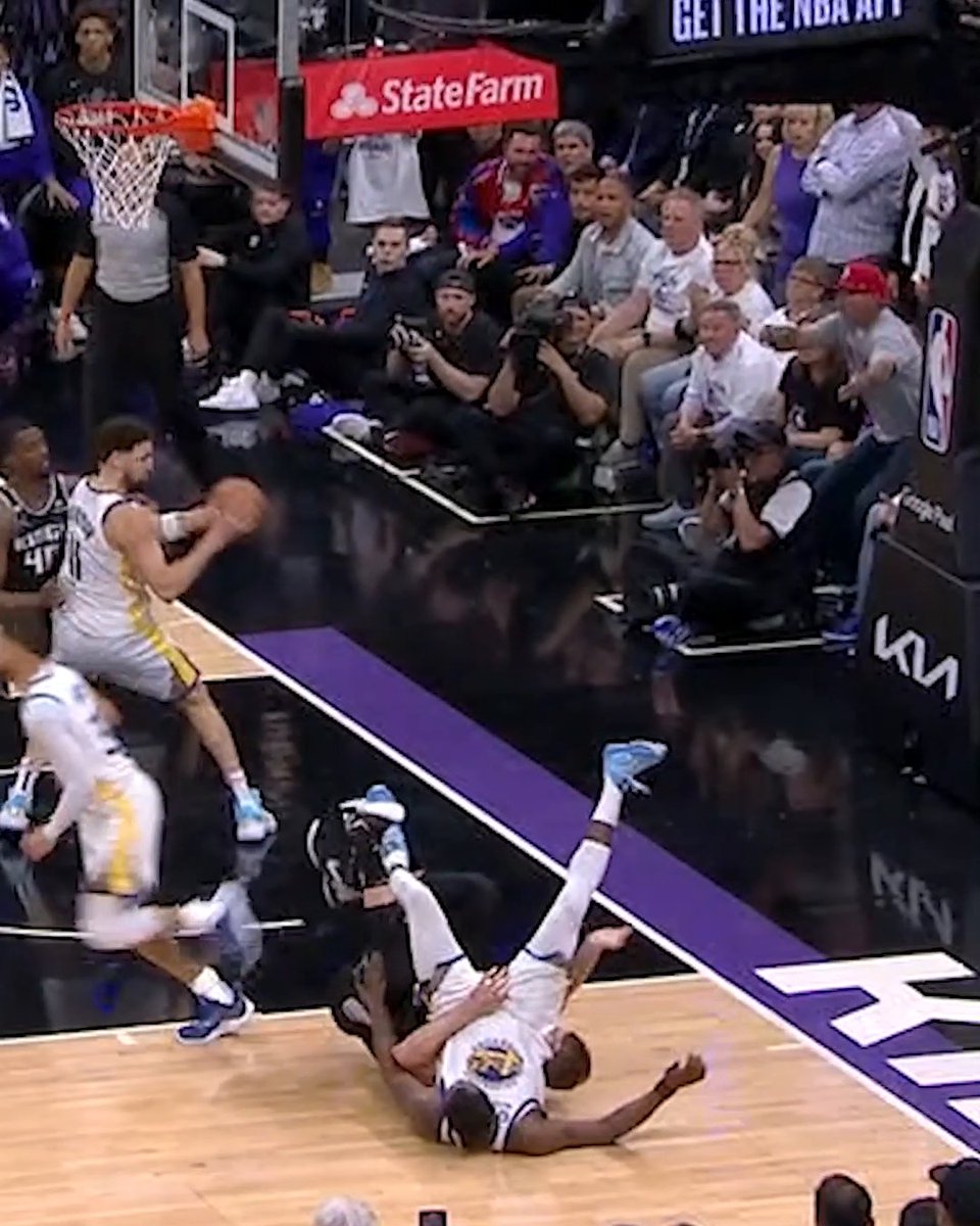 Draymond sat on Sabonis late in the fourth quarter 😅