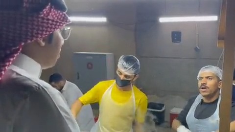 مواطن سعودي في الأحساء يبلغ دخله الشهري من مبيعات "الكبدة" 40 ألف ريال. -