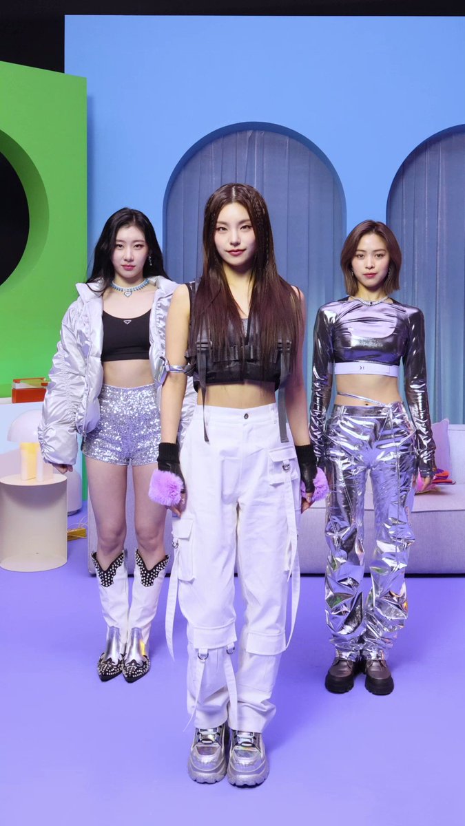 Join the #MLBBSuperstarChallenge and make yourself a Superstar🌟! Dance with ITZY and show off your best dance moves💃🕺🏻. The most brilliant or creative dancers will be handsomely rewarded🎁. What are you waiting for? We are looking forward to your entries!😎