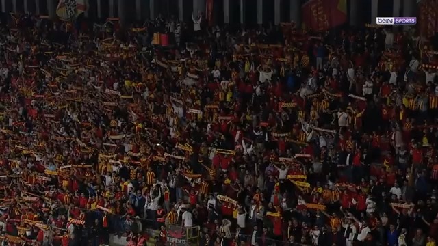🎶 "Fırtınam, felaketim, hasretim..." 🧣 Göztepe taraftarlarından destansı bir 'Med Cezir' performansı... | #OlmazsanOlmaz