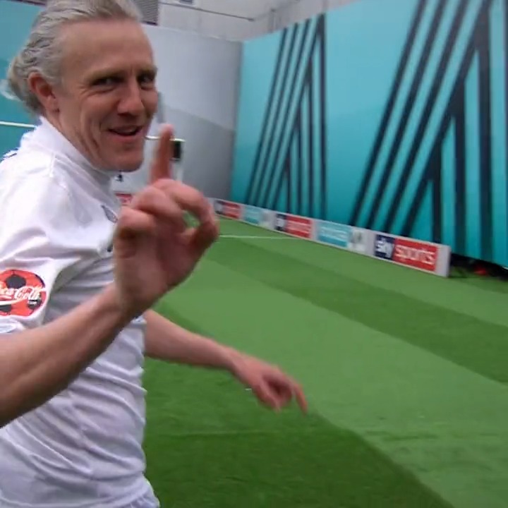 Throw🔙 to Jimmy Bullard recreating THAT Tony Yeboah volley for Leeds against Liverpool! 🔥