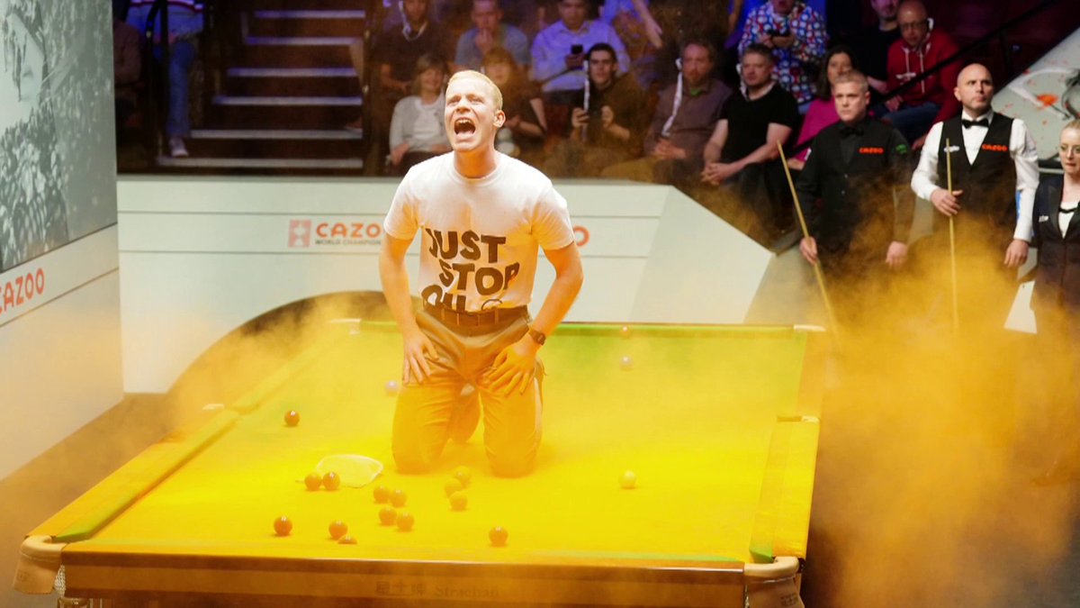 BREAKING: Play suspended at the World Snooker Championship after 'Just Stop Oil' protestor jumps on a table and pours orange powder over it. 🚨