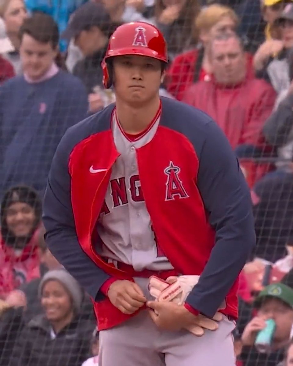 Shohei Ohtani. He's just like us. 🥹