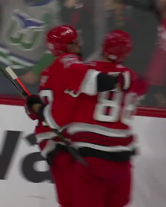 THE FIRST GOAL OF THE STANLEY CUP PLAYOFFS 🔥 Sebastian Aho puts the Canes up 1-0 vs. the Islanders!