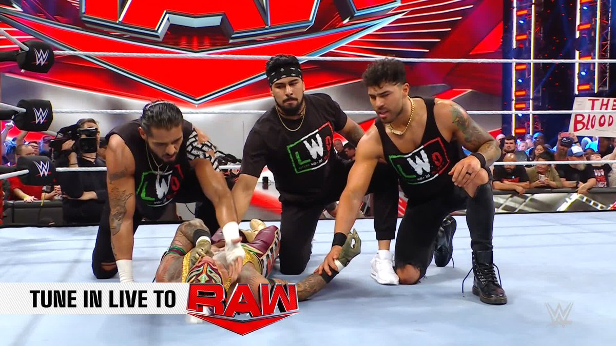 #TheBloodline is DOMINANT on #WWERaw!