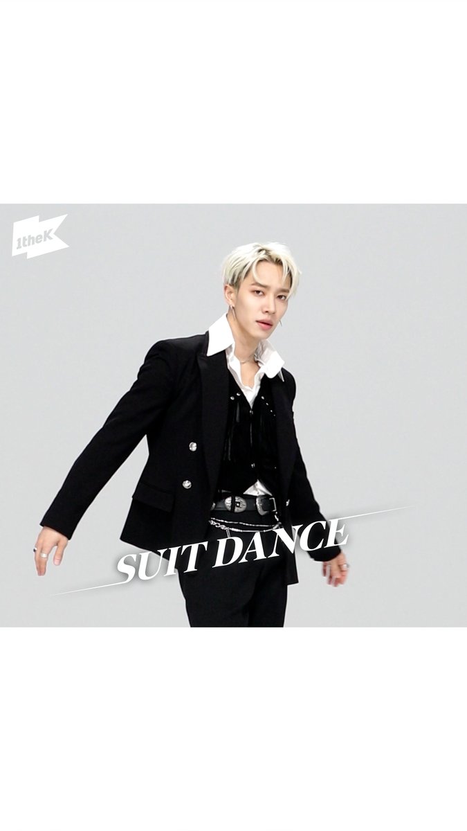 내 마음을 삼켜버린 뽀식자 #이기광 의 #수트댄스 온앤오프🫰 라이트랑 같이 첫 정규 활동 열심히 뽀시자💪 #LEEGIKWANG #PREDATOR 하이라이트(HIGHLIGHT) #SuitDance 👉