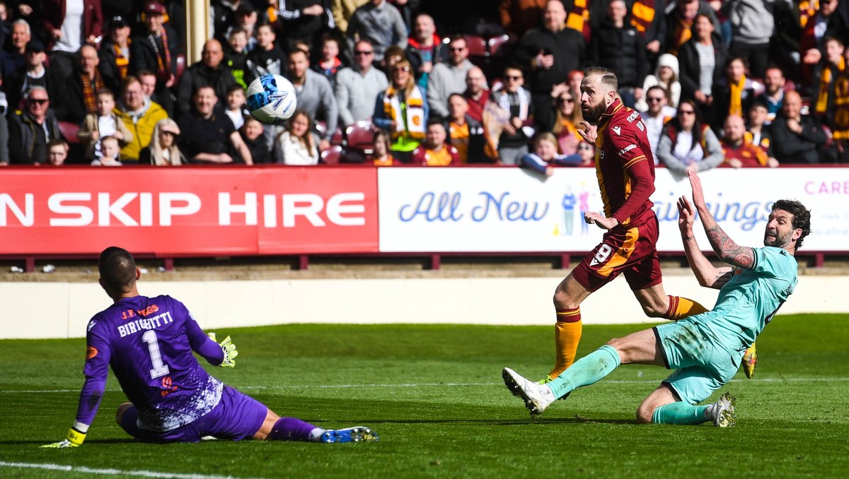 🧤 Congratulations to Mark Birighitti who has been named in the SPFL Team of the Week Birraz made seven saves on Matchday 32 - more than any other 'keeper in the #cinchPremiership ⛔️ Mark Birighitti | #DUFC