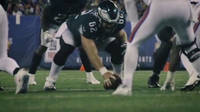 When your team is on the road, and it's a loud, hostile environment, your Center might be the most important player on the field. Duke Manyweather discusses how Center's control the tempo of the offense and breaks down what they look for pre-snap at the LOS ⬇️