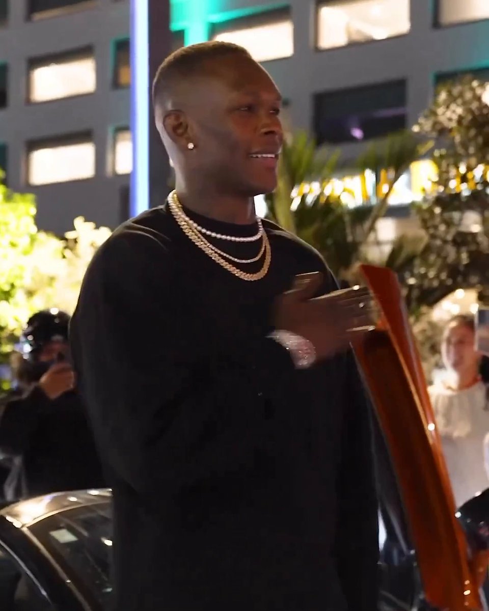 Izzy was greeted in the streets of Auckland with a performance of the Haka 😤 (via Israel Adesanya)