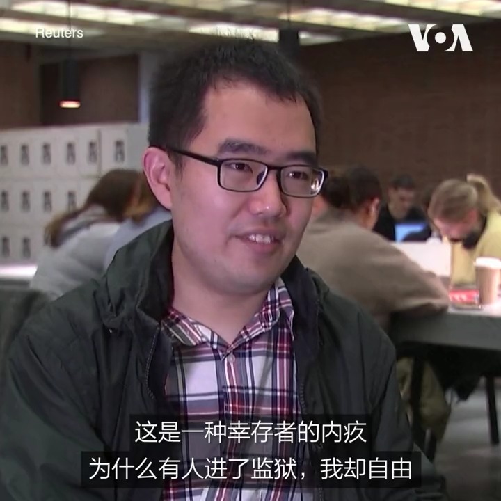 今年26岁的黄意诚是去年11月上海乌鲁木齐中路“白纸运动”的参与者之一。这场抗议当局严苛防疫政策的运动遭到警方镇压。黄意诚在逃脱抓捕后离开中国,目前在德国汉堡就学。他在最近接受路透社专访时谈到了当时的经历。