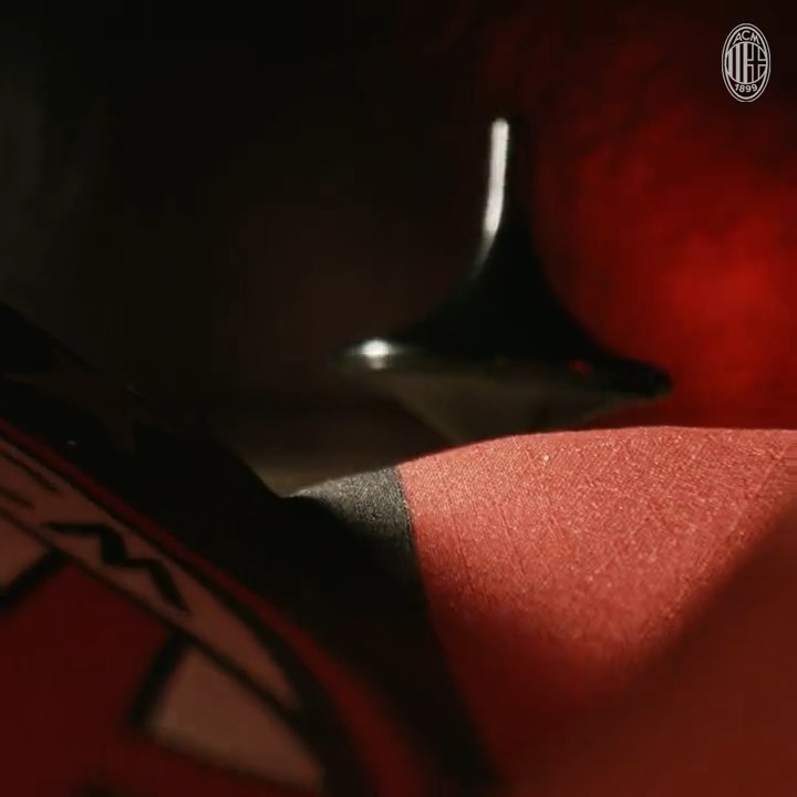 🚨 We’ve got some spinning top news... 😉🔜 Si gira... 🌪️ #SempreMilan