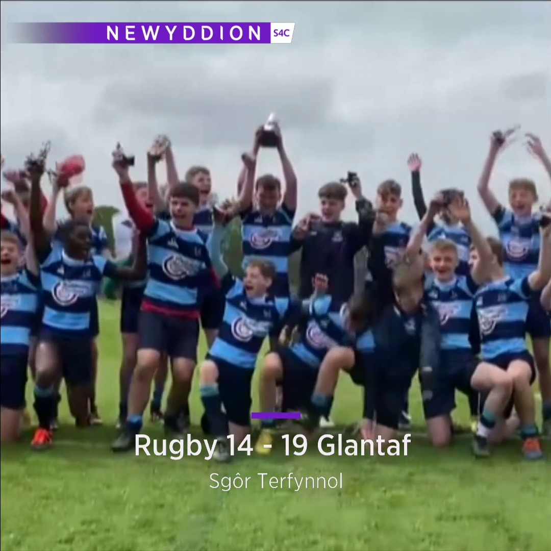 Mae'n 200 mlynedd ers i William Webb Ellis afael mewn pêl ar gaeau Ysgol Rugby. Ond ysgol o Gymru ddaeth i'r brig mewn gêm gwpan oedd yn nodi'r digwyddiad. @RugbySchool1567 14 - 19 @Ysgol_Glantaf 🏉