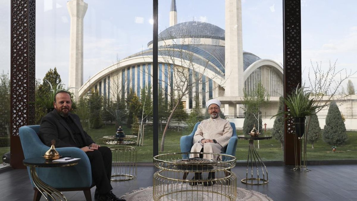 İhtiyaç sahibi insanlarımıza zekatlarımızla, fitrelerimizle, sadakalarımızla, hayır hasenatımızla destek olmamız lazım. İşte öyle bir bayram bizim için makbul bir bayramdır.