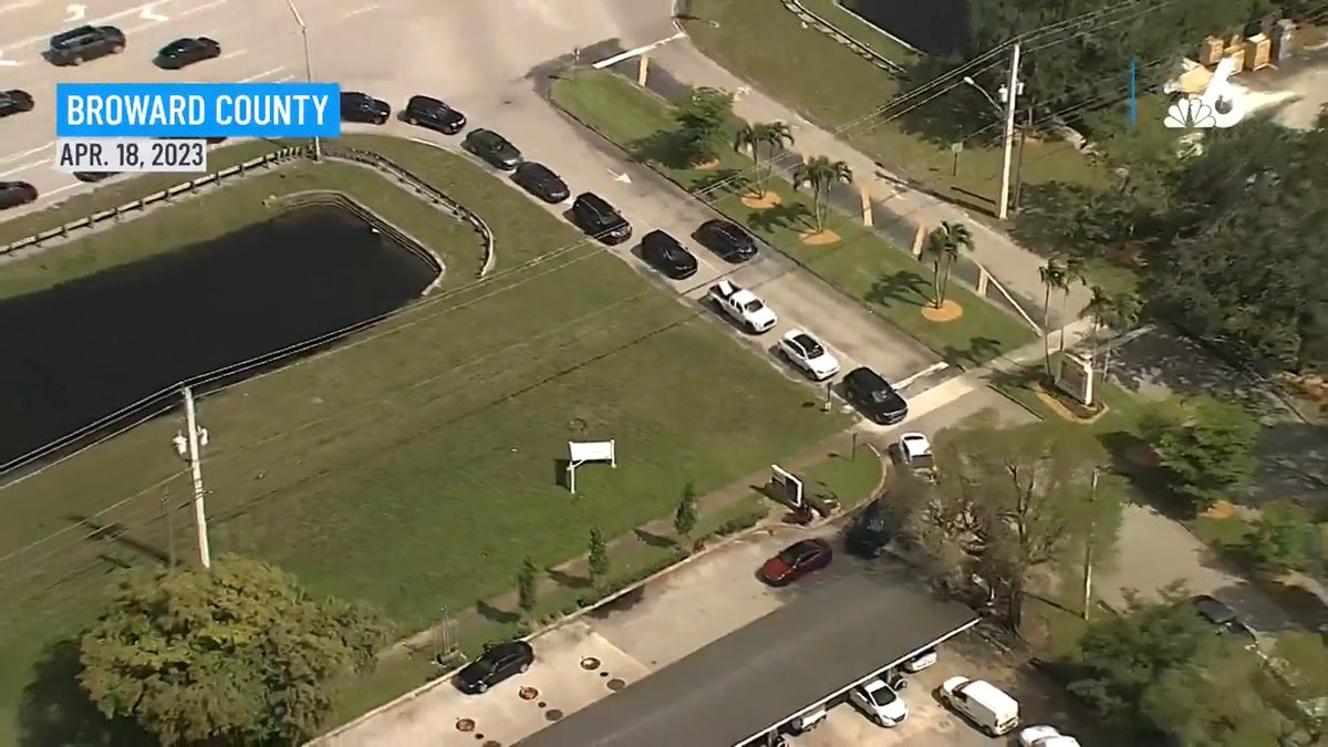 Holy crap. As DeSantis fights with Disney, runs a shadow presidential, and passes abortion bans in the dead of night, there is a devastating gas crisis happening in Florida. Fuel is extremely difficult to find in the state and lines are ridiculously long where it's available.