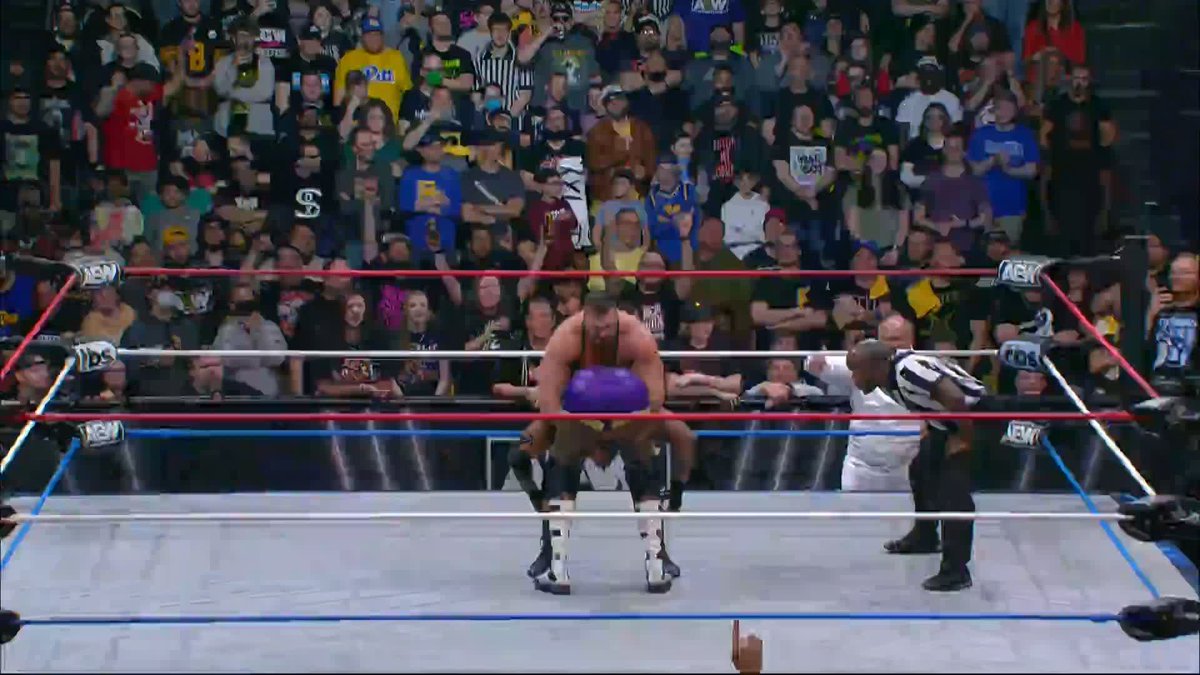 #AndNEW!!! Wardlow reclaims the TNT Championship here on #AEWDynamite LIVE on TBS!