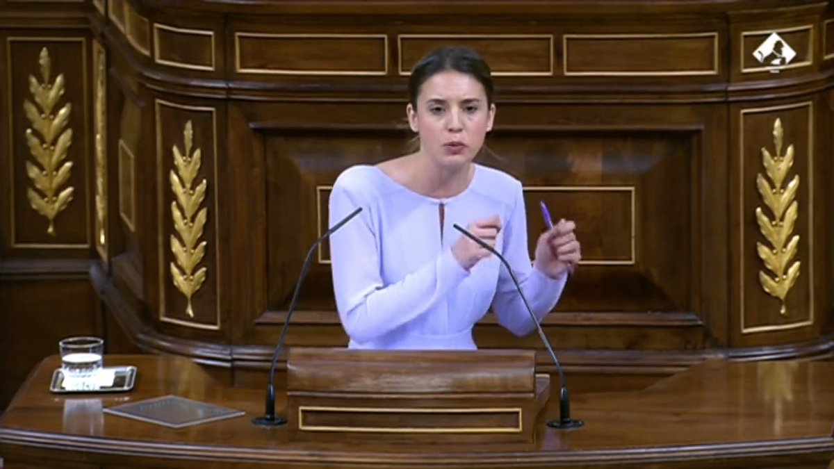 La ministra Irene Montero desmonta la polémica de las penas en la Ley #SoloSíesSí 👇👇