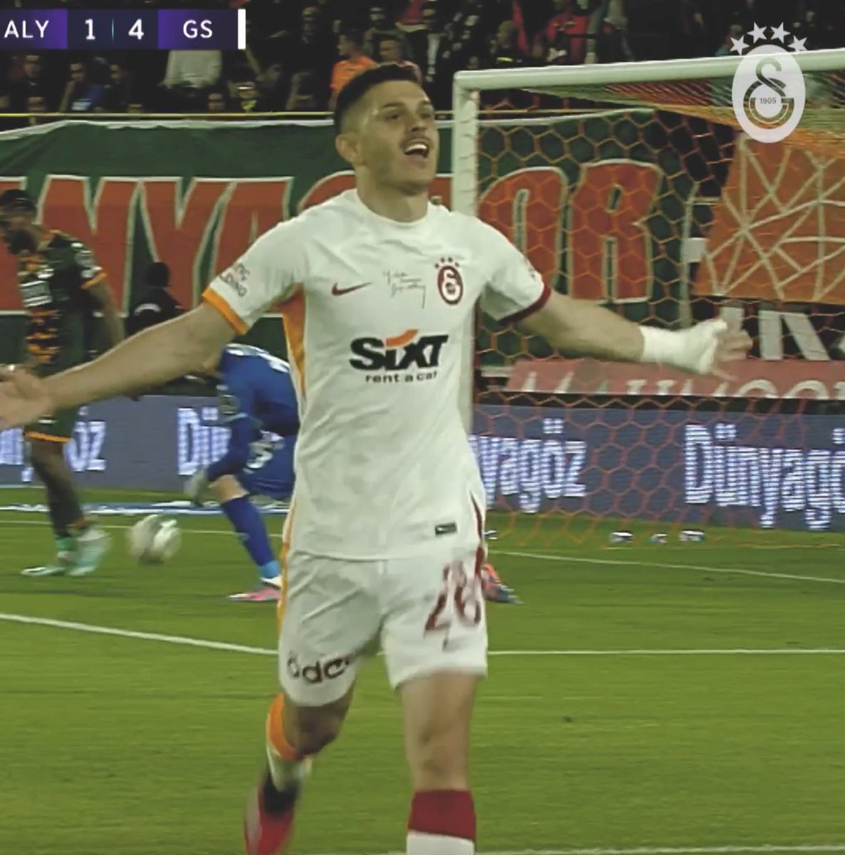🤩 Sam Adekugbe'nin şık asistini geri çevirmedi. ⚽️ Milotrashica