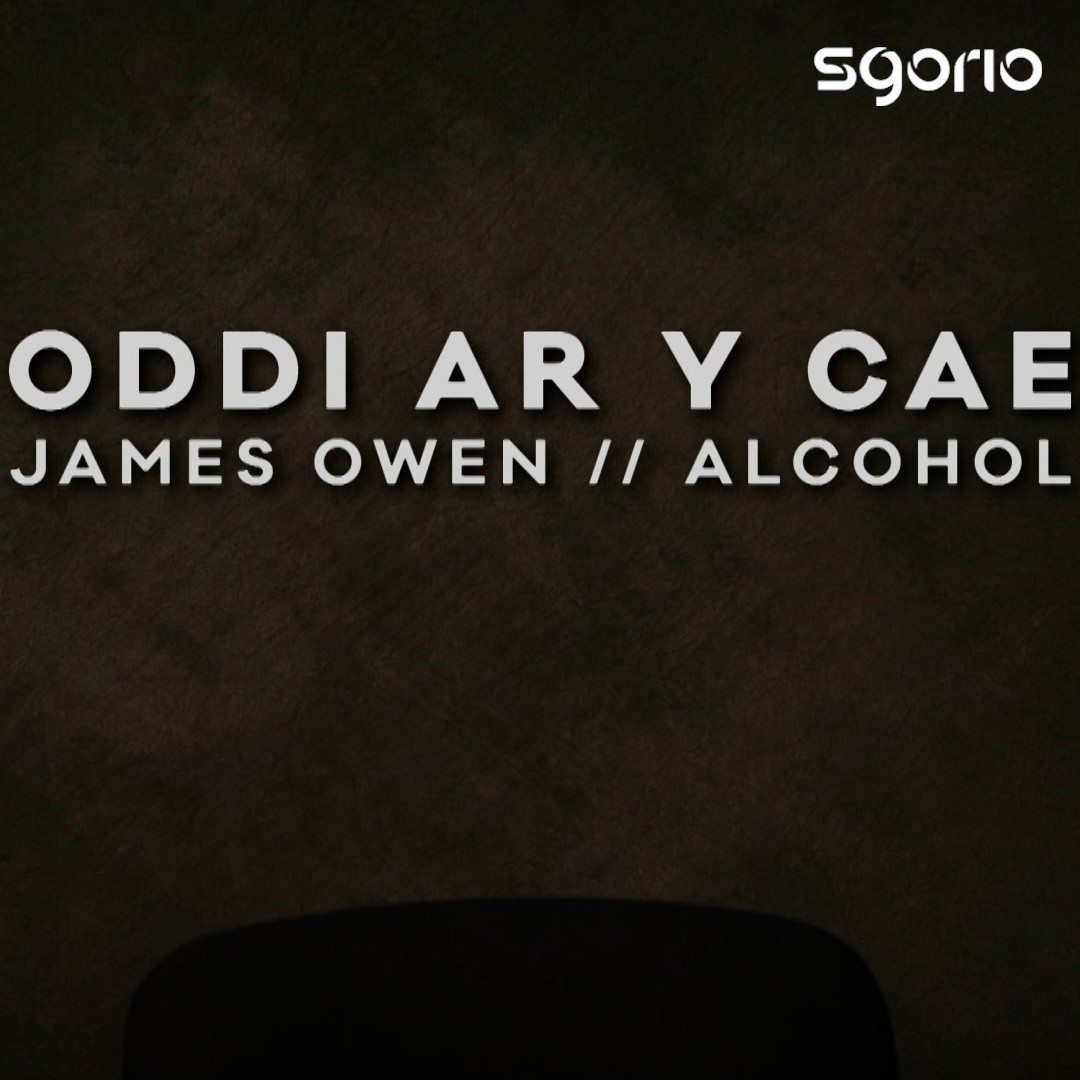 “On i bob tro yn meddwl y bysa’r beer nesa yn cael gwared o’r boen. Ond doedd o byth yn...” Oddi ar y Cae: James Owen – Alcohol Enillydd Uwch Gynghrair Cymru, Cwpan Cymru a Chwpan y Gynghrair sy’n datgelu’r cyfan am ei frwydr gydag alcohol