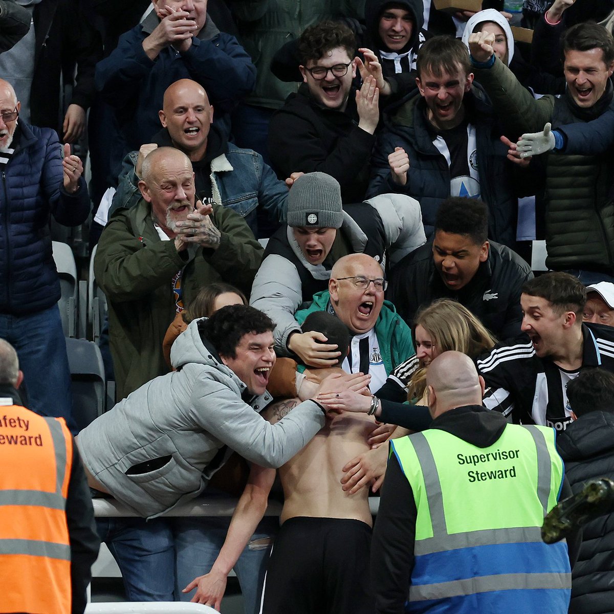 Falta la música clásica para darle perfección. Arte puro. Poesía en movimiento. Se cumple un año de este gol de Miguel Almirón en Newcastle. 🇵🇾⚽️🎨
