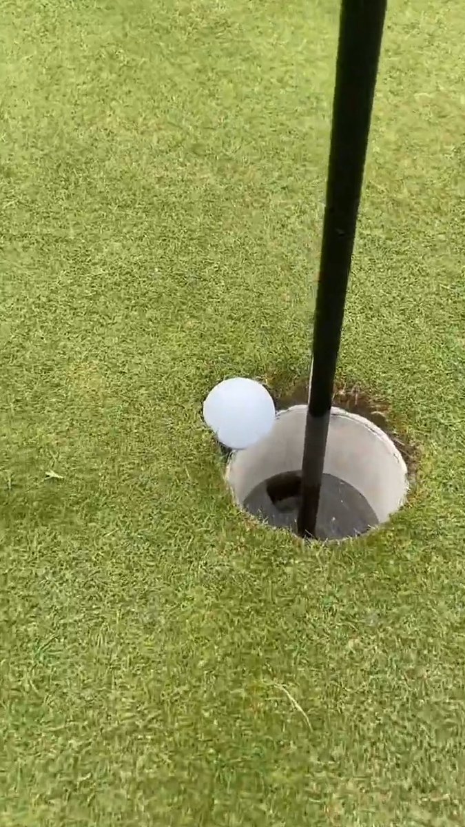 How are you scoring this? 🤔 (📹: TikTok/back9inegolf)