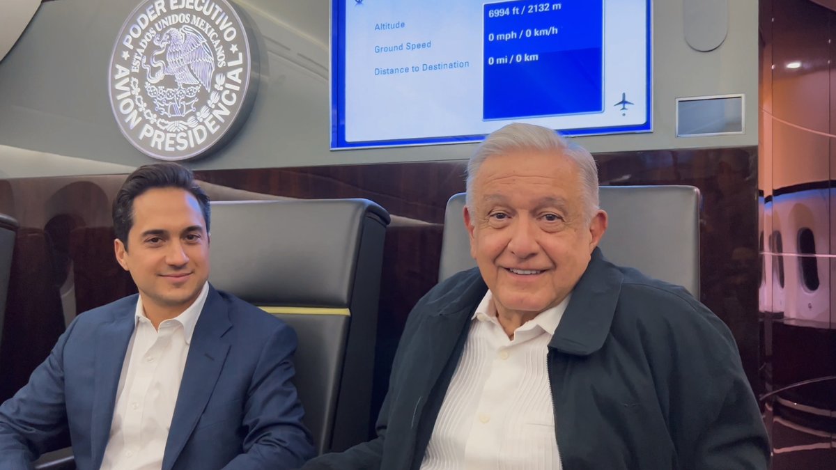Informo al pueblo de México que hoy se celebró el contrato de compra-venta del avión presidencial. El gobierno de Tayikistán depositó mil 658 millones 684 mil 400 pesos, de conformidad con el avalúo oficial, a la cuenta del Instituto para Devolver al Pueblo lo Robado. Este dinero se invertirá en dos hospitales, en Tlapa, Guerrero y en Tuxtepec, Oaxaca, que serán construidos por los ingenieros militares e inaugurados antes de terminar nuestro mandato.