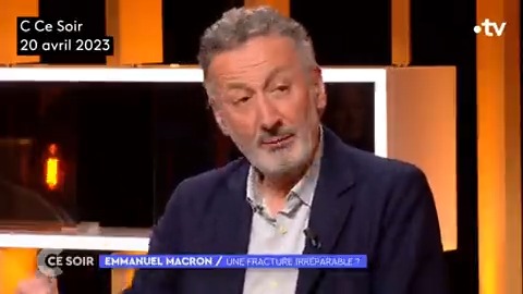 "La crise actuelle est une crise de la fin des institutions de la Ve République. Elle ne se règlera qu'avec la fin du suffrage universel direct du président." Sylvain Bourmeau Directeur du journal AOC La suite : ➡️ 🎧en podcast