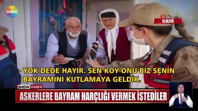 Askerlere harçlık vermeye çalışan yaşlı çift 😍 #MutluBayramlar