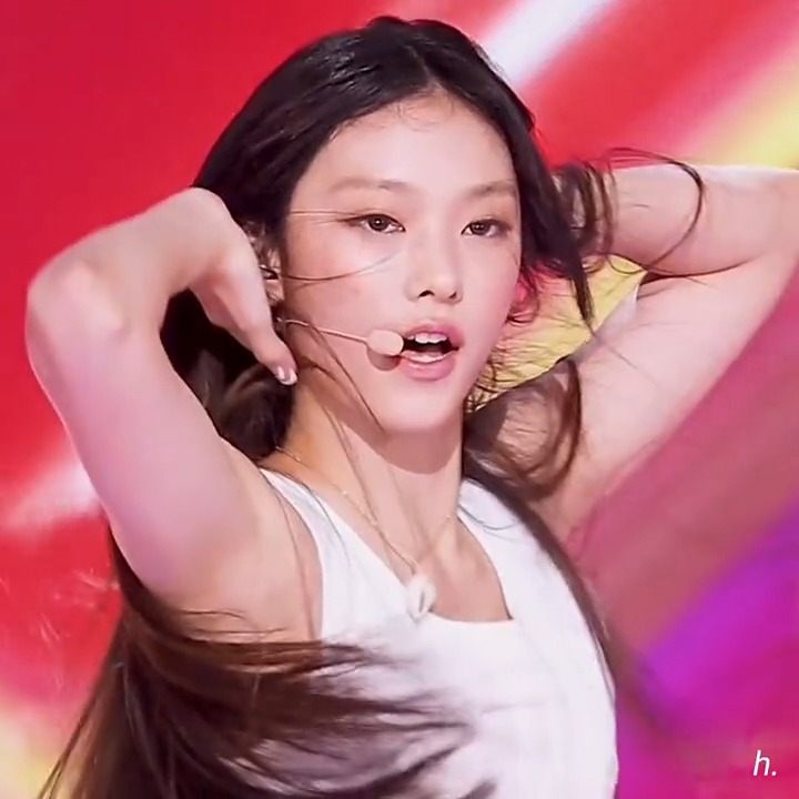 haerin debut era is just too iconic