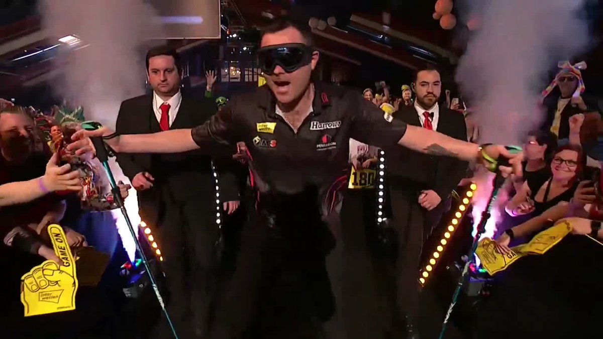 Another memorable Damon Heta Euro Tour walk-on! 😂 The Australian makes his way to the stage on skis in Graz! ⛷️ It's a slippery slope Damon.... 📺 | #ET5