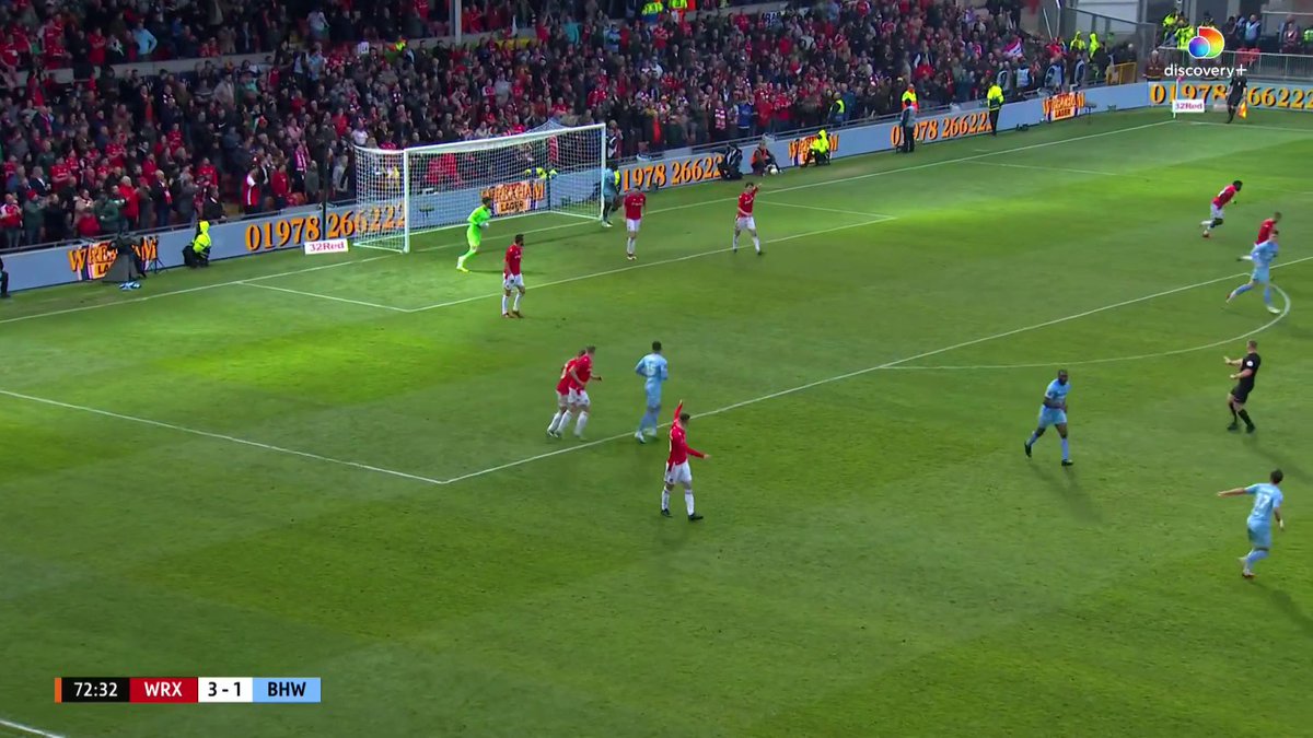 3-1! Paul Mullin gör sitt andra för kvällen för Wrexham AFC.