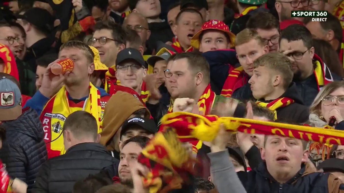 "Au nord, c'était les Corons !" 🎵 Comment ne pas vibrer quand on entend ça à la mi-temps des matchs à Bollaert 😍 #RCLASM | #Ligue1UberEats