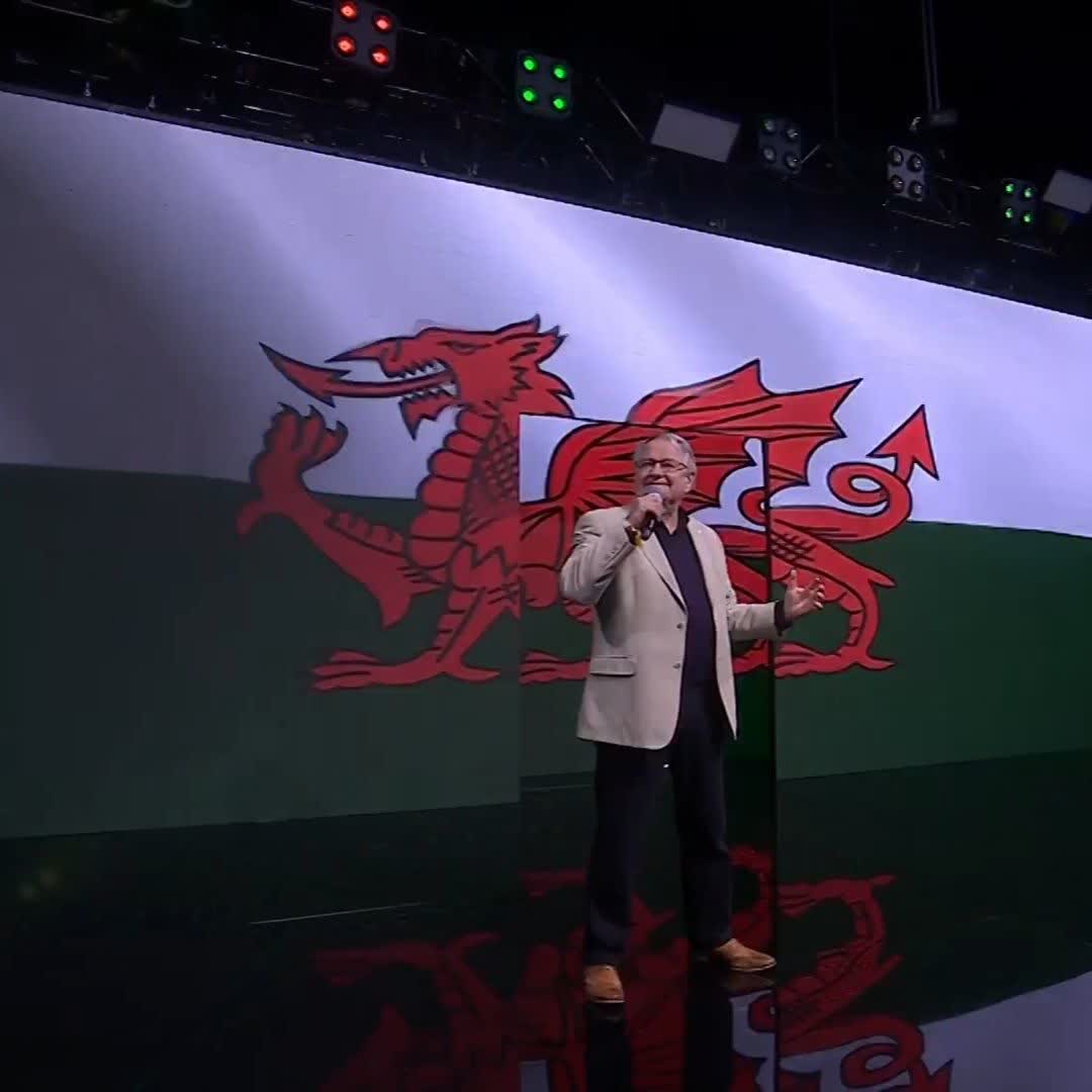 Goosebumps! 🎶 Welsh legend Dafydd Iwan performs Yma o Hyd to welcome @JoeCordina_91 to the ring #RakhimovCordina