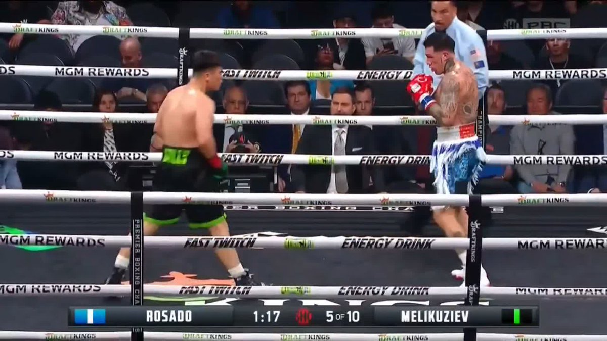 Bek the Bully almost got the knockdown 😯 Watch #DavisGarcia LIVE on PPV in the USA & Canada now. Watch on DAZN as part of your regular subscription in selected international markets.