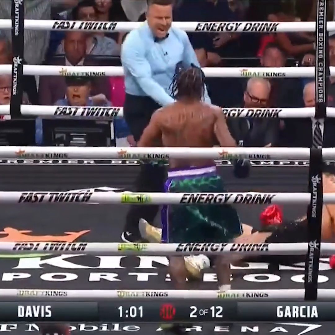 Gervonta Davis sent Garcia to the canvas 😳 #DavisGarcia (via @ShowtimeBoxing)