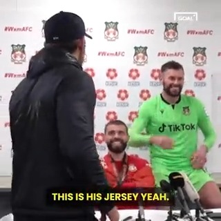 Ryan Reynolds had to get Ben Foster's Wrexham shirt 🤣