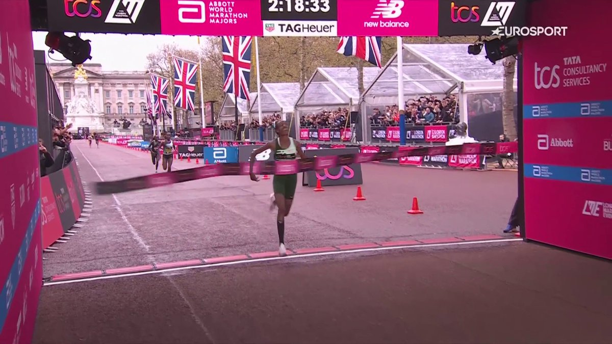 🏃🏻‍♀️🇬🇧 | Bizar, wat gebeurt hier? Kan dit? Bestaat dit? Sifan Hassan wint de London marathon, WOW!! 🙌🇳🇱 #LondonMarathon 📺 Marathons kijk je op Eurosport 2 en discovery+