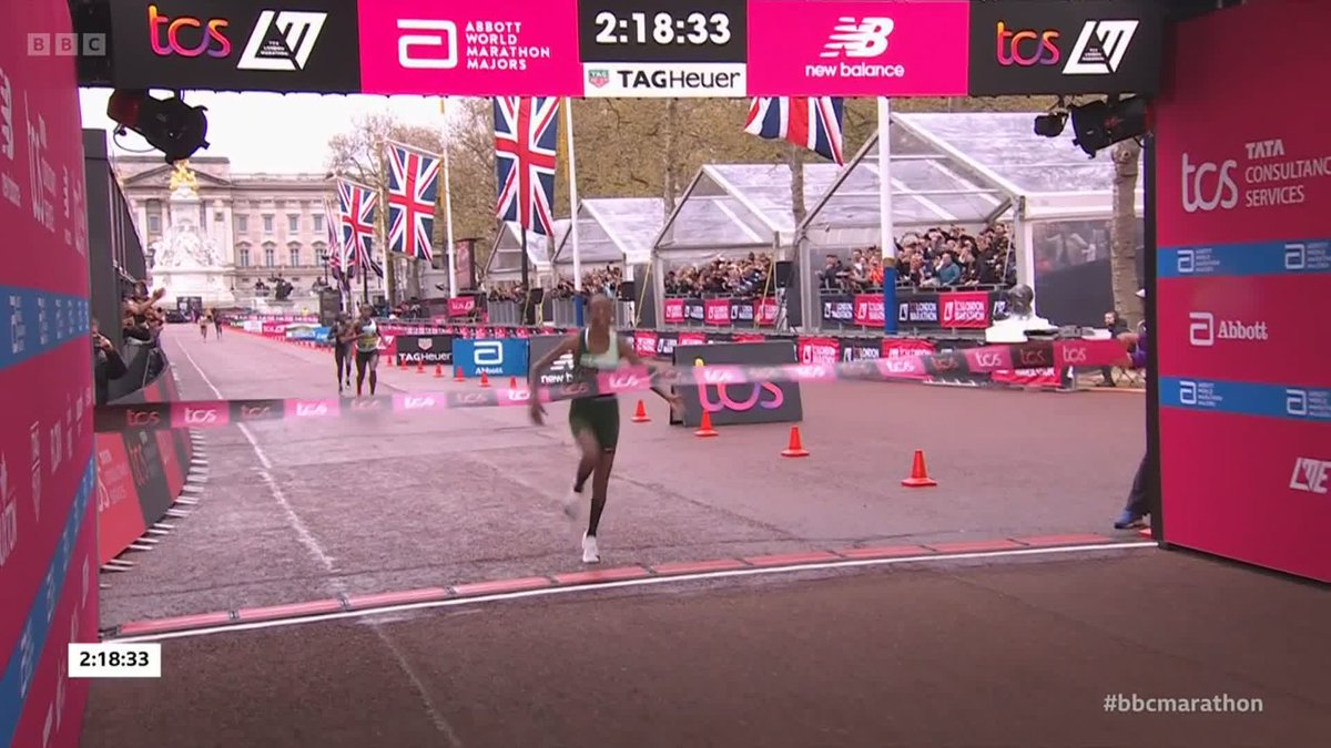 WHAT A PERFORMANCE 💥 Sifan Hassan in her DEBUT marathon takes the victory 🥇 She had to pause an hour in to stretch, but what a comeback from the double Olympic champ. Watch all the coverage LIVE now on BBC One &amp; BBC iPlayer: #BBCMarathon
