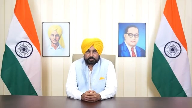 ਅੱਜ ਇੱਕ ਸੰਸਥਾ ਚਲਾਉਣ ਵਾਲੇ ਅੰਮ੍ਰਿਤਪਾਲ ਸਿੰਘ ਦੀ ਪਿਛਲੇ ਇੱਕ ਮਹੀਨੇ ਤੋਂ ਚੱਲ ਰਹੇ ਅਪਰੇਸ਼ਨ ਤਹਿਤ ਗ੍ਰਿਫ਼ਤਾਰੀ ਹੋਈ ਹੈ..ਅਸੀਂ ਕਿਸੇ ਗੈਰ ਸਮਾਜਿਕ ਕੰਮ ਕਰਨ ਵਾਲੇ ਵਿਅਕਤੀ ਨੂੰ ਪੰਜਾਬ ਦੀ ਨੌਜਵਾਨੀ ਨਾਲ ਖੇਡਣ ਦੀ ਇਜਾਜ਼ਤ ਨਹੀਂ ਦੇ ਸਕਦੇ