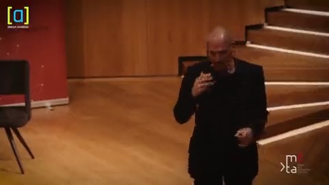 Αφού δείτε το βίντεο, σκεφτείτε ότι αυτόν τον τύπο παρακαλάει ο Τσίπρας να σχηματίσουν την κυβέρνηση των ηττημένων και τι μπορεί αυτή η κυβέρνηση να ξανακάνει. Ο Βαρουφάκης αναλύει το σχέδιό του για την έξοδο από το ευρώ