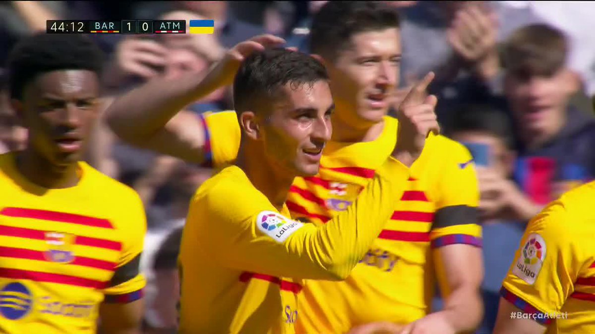Ferran Torres gives Barcelona the lead right before halftime! 🔥