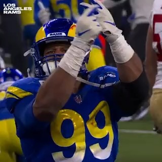 Just a kid from Pittsburgh who became one of the greatest to ever do it... 🎥 AD_99 x Pitt Football