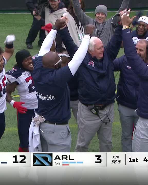 Coach Wade Phillips is resilient on the side lines 😂 Houston Roughnecks