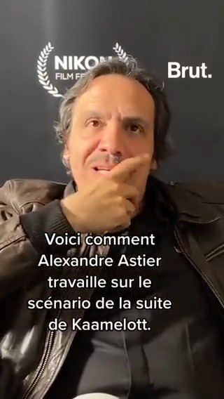 Voici comment Alexandre Astier travaille sur le scénario de la suite de Kaamelott.