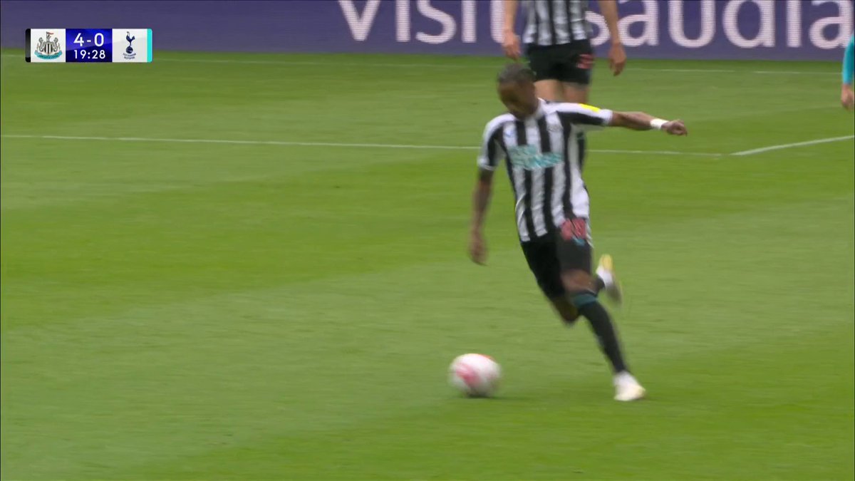 Assist of the season from Joe Willock? 🤤👌