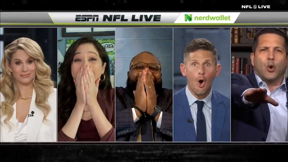 .Adam Schefter had everyone SHOCKED on NFL Live as he broke the Aaron Rodgers trade on live television 😳🍿