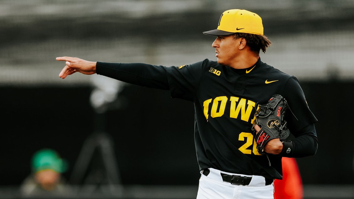 𝐑𝐨𝐬𝐞 𝐭𝐨 𝐭𝐡𝐞 𝐎𝐜𝐜𝐚𝐬𝐢𝐨𝐧 #Hawkeyes