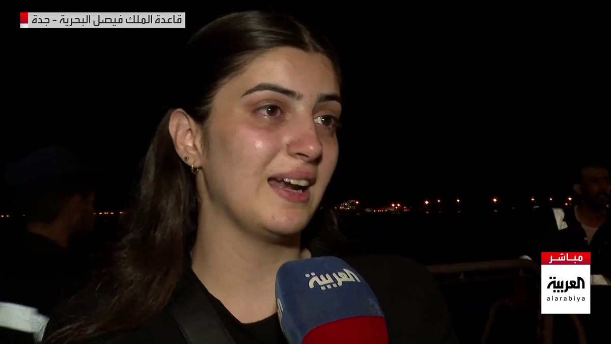 سيدة تعبر عن مشاعرها بالدموع بعد وصولها لجدة عبر سفينة جلالة الملك ينبع: "حاسين بأمان، نشكر السعودية على جهودهم 🇸🇦❤️"