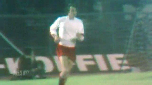 Sit back and enjoy 3 minutes and 40 seconds of his genius in action. ⚽️🔥🇳🇱