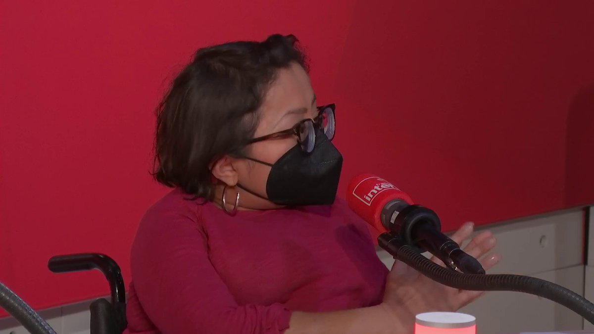 .Elisa ROJAS : "Il y a un traitement spécifique du handicap de la part d'une majorité de journalistes, qui est de présenter ce qui concerne le handicap sous le prisme du parcours individuel. Les gens ne voient pas que c'est un problème collectif, politique." #le9h10inter