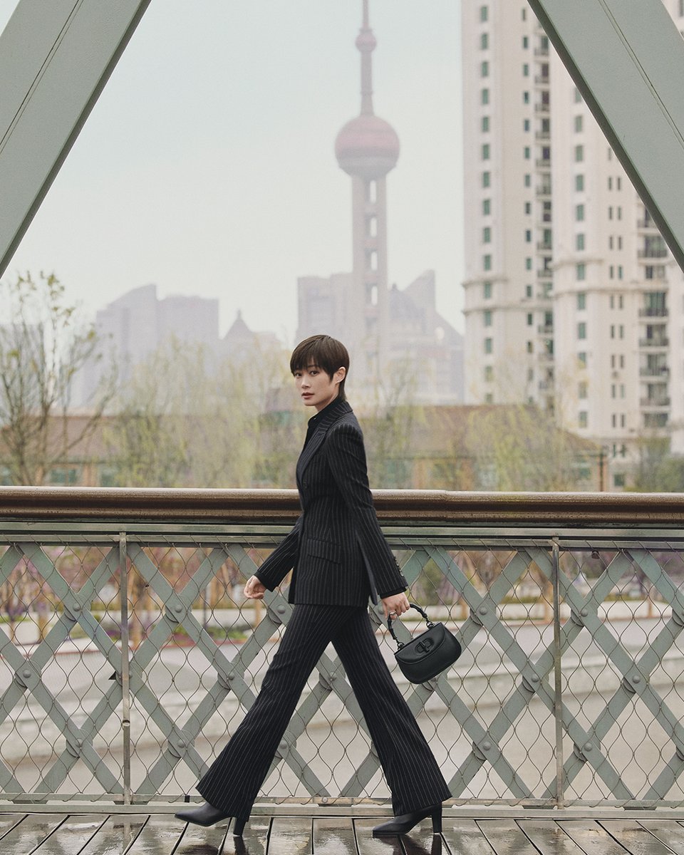 Between the skyscrapers and historic buildings of Shanghai, Global Brand Ambassador #ChrisLee experiences inspirations from the past and the present, finding #GucciCosmos. Discover more